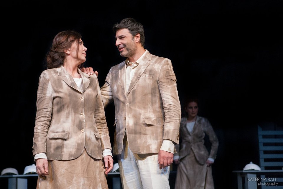 H επιστροφή του Νίκου Καλογερόπουλου στη σκηνή [βίντεο] | iefimerida.gr 2