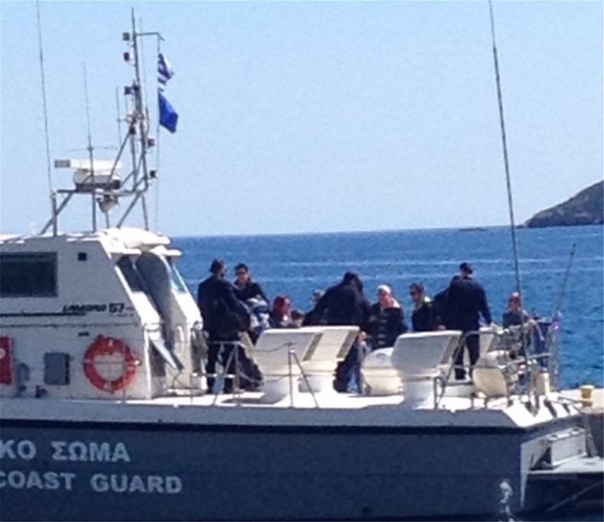 Στο Μεγάλο Χωριό της Τήλου παρακολούθησε επιτάφιο ο Τσίπρας -Εκανε ποδηλατάδα το πρωί | iefimerida.gr 0