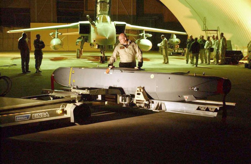 Τα καταδιωκτικά Tornado GR4 που σφυροκόπησαν τη Συρία -Είχαν βομβαρδίσει Ιράκ, Αφγανιστάν και Λιβύη [εικόνες & βίντεο]  | iefimerida.gr 3