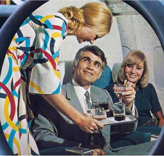 Οι θρυλικές στολές των αεροσυνοδών της Ολυμπιακής επί Ωνάση -Οταν έδινε «χρυσό» για να τις ντύσει [εικόνες] | iefimerida.gr 10