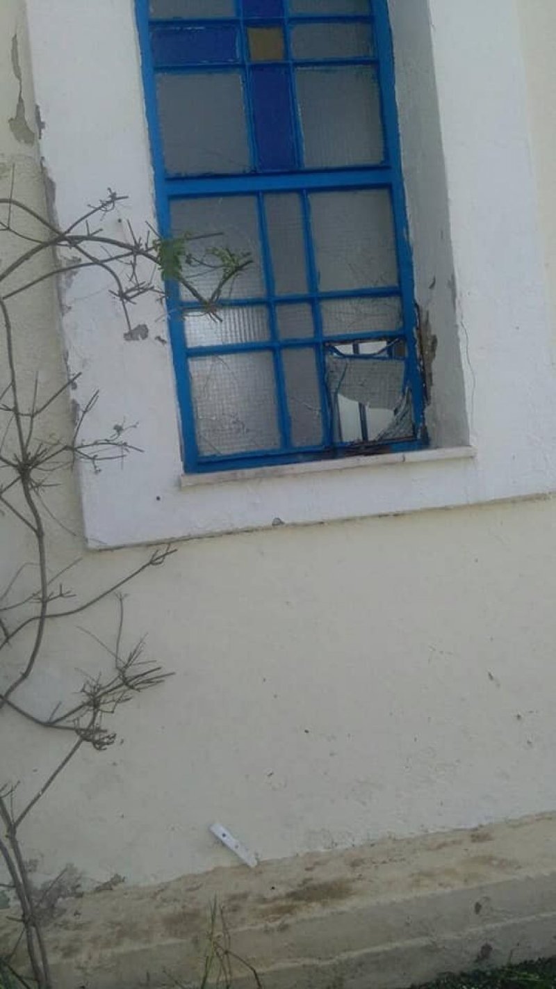 Βανδάλισαν εκκλησία στη Χίο -Ανατίναξαν από λούκια ως το ρολόι της ΔΕΗ! [εικόνες] | iefimerida.gr 2