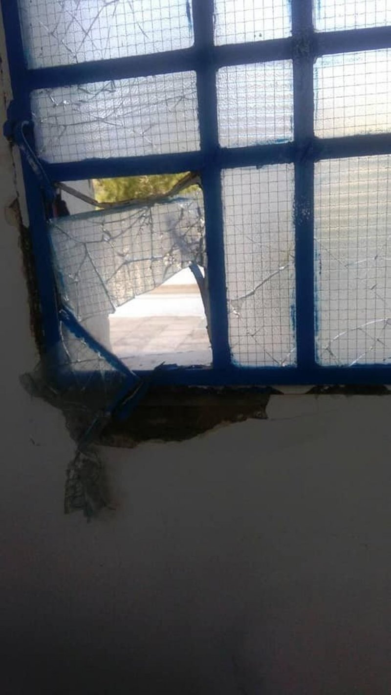 Βανδάλισαν εκκλησία στη Χίο -Ανατίναξαν από λούκια ως το ρολόι της ΔΕΗ! [εικόνες] | iefimerida.gr 3