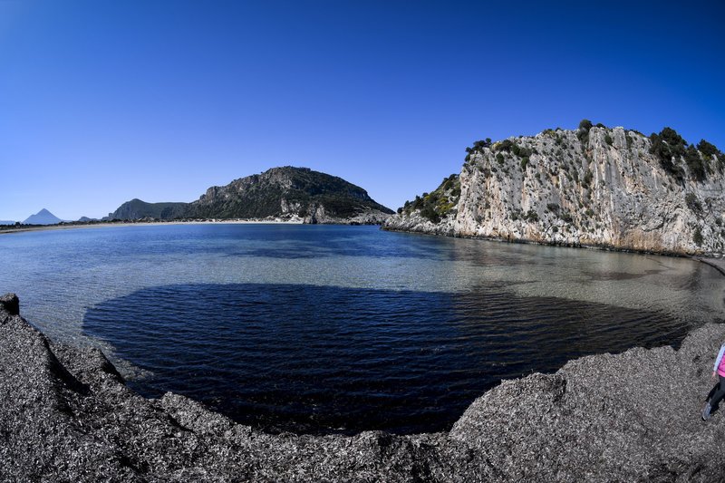 Βόλτα στη Βοϊδοκοιλιά -Ενα υδάτινο θέατρο σε σχήμα Ω, με γαλαζοπράσινα νερά [εικόνες]  | iefimerida.gr 2