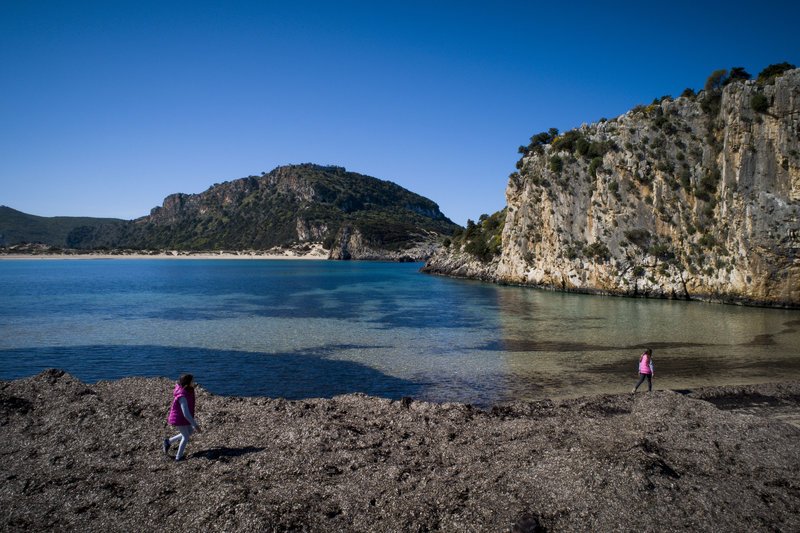 Βόλτα στη Βοϊδοκοιλιά -Ενα υδάτινο θέατρο σε σχήμα Ω, με γαλαζοπράσινα νερά [εικόνες]  | iefimerida.gr 4