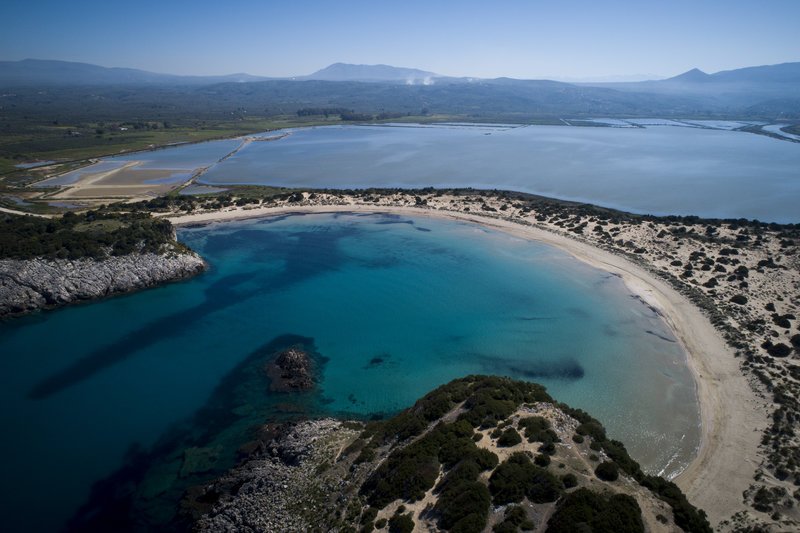 Βόλτα στη Βοϊδοκοιλιά -Ενα υδάτινο θέατρο σε σχήμα Ω, με γαλαζοπράσινα νερά [εικόνες]  | iefimerida.gr 3