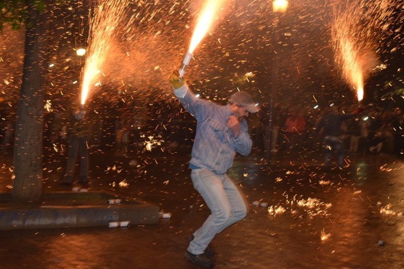 Φαντασμαγορικά και φέτος τα χαλκούνια -Εκαναν τη νύχτα μέρα στο Αγρίνιο [εικόνες & βίντεο] | iefimerida.gr 0