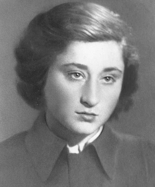 Η Γιέλενα Κάγκαν (πραγματικό όνομα Yelena Rzhevskaya)