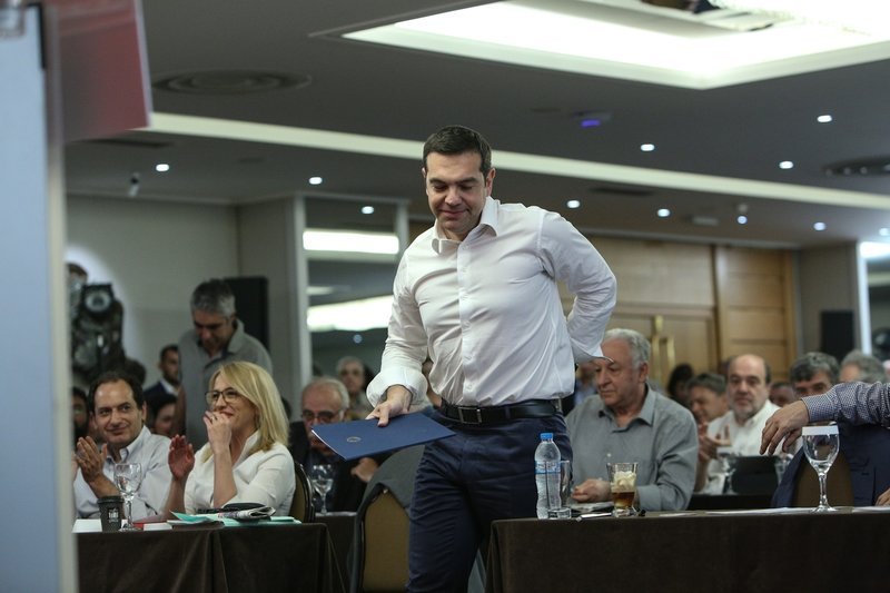 Τσίπρας αλά Κάρολος: Απόλαυσε φρέντο εσπρέσσο χωρίς καλαμάκι [εικόνες] | iefimerida.gr 3