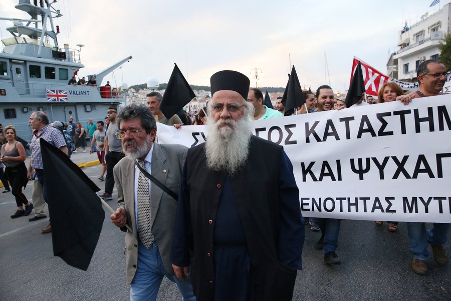 «Βούλιαξε» η Λέσβος από αγανακτισμένους κατά Τσίπρα [εικόνες & βίντεο] | iefimerida.gr 11