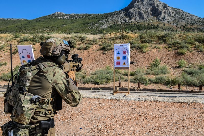 Αμφίβιες καταδρομικές επιχειρήσεις από την Ζ’ Μοίρα ΜΑΚ και την Εθνική Φρουρά [εντυπωσιακές εικόνες] | iefimerida.gr 0
