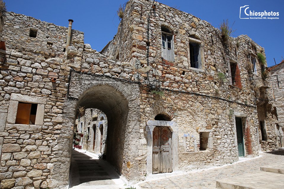 Χαμηλή πτήση πάνω από μεσαιωνικό οικισμό στη Χίο -Το πανέμορφο Μαστιχοχώρι της Καλαμωτής [βίντεο] | iefimerida.gr 2