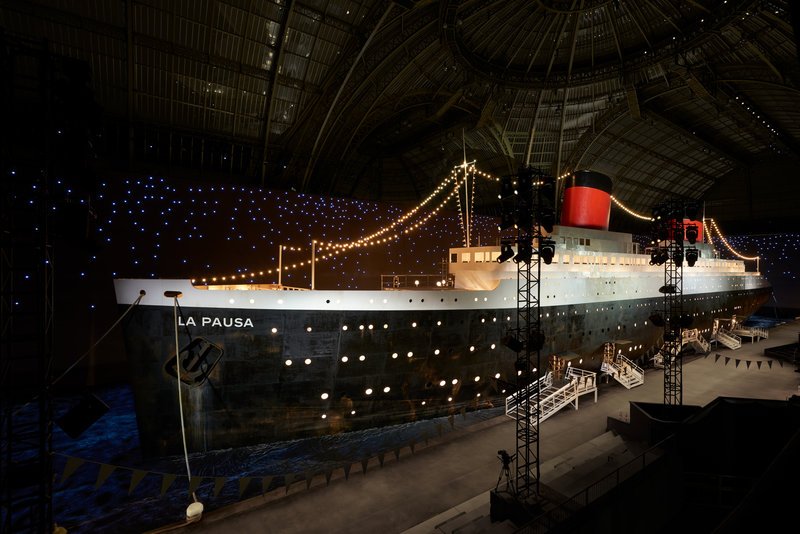 Η Chanel έφτιαξε λιμάνι και έφερε κρουαζιερόπλοιο καταμεσής του Παρισιού -Ναύτης στο La Pausa η Τζίτζι Χαντίντ [εικόνες & βίντεο] | iefimerida.gr 0