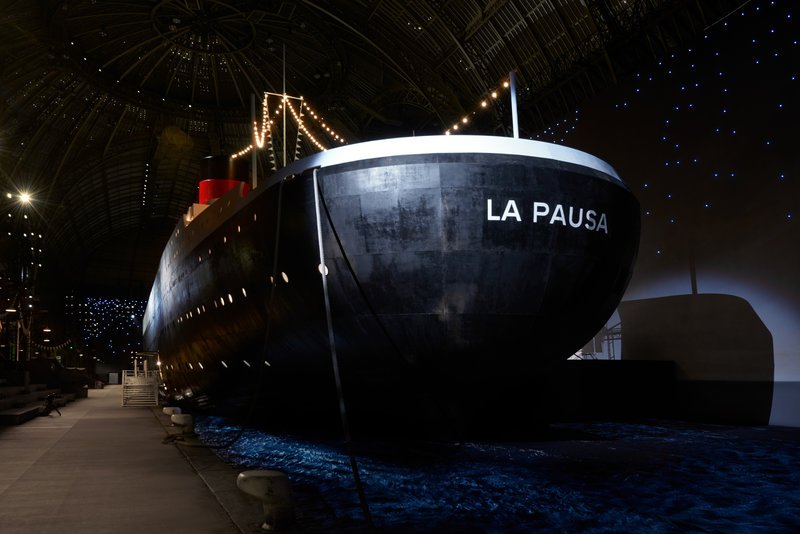 Η Chanel έφτιαξε λιμάνι και έφερε κρουαζιερόπλοιο καταμεσής του Παρισιού -Ναύτης στο La Pausa η Τζίτζι Χαντίντ [εικόνες & βίντεο] | iefimerida.gr 3