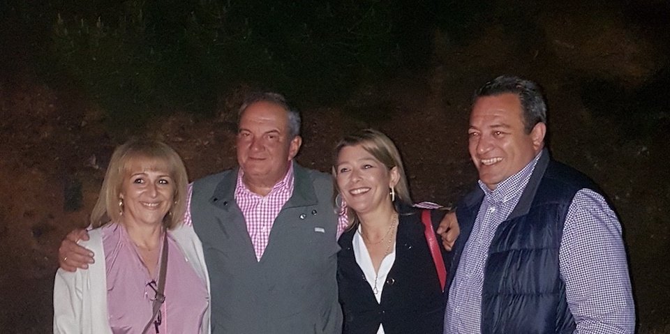 Με γκλίτσα και αθλητικά στο αρχαίο θέατρο Μαρώνειας ο Κώστας Καραμανλής [εικόνες] | iefimerida.gr 13