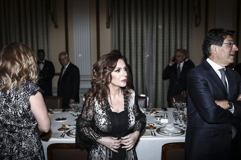 Παρασκήνιο από το δείπνο για τον Κάρολο: Τα πηγαδάκια και οι υποκλίσεις [εικόνες] | iefimerida.gr 61