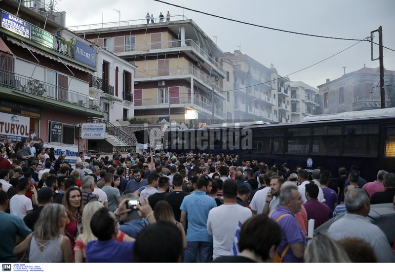 «Βούλιαξε» η Λέσβος από αγανακτισμένους κατά Τσίπρα [εικόνες & βίντεο] | iefimerida.gr 5