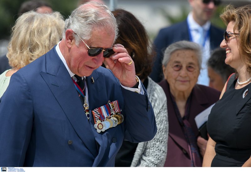 Στο συμμαχικό νεκροταφείο του Παλαιού Φαλήρου ο πρίγκιπας Κάρολος [εικόνες] | iefimerida.gr 2