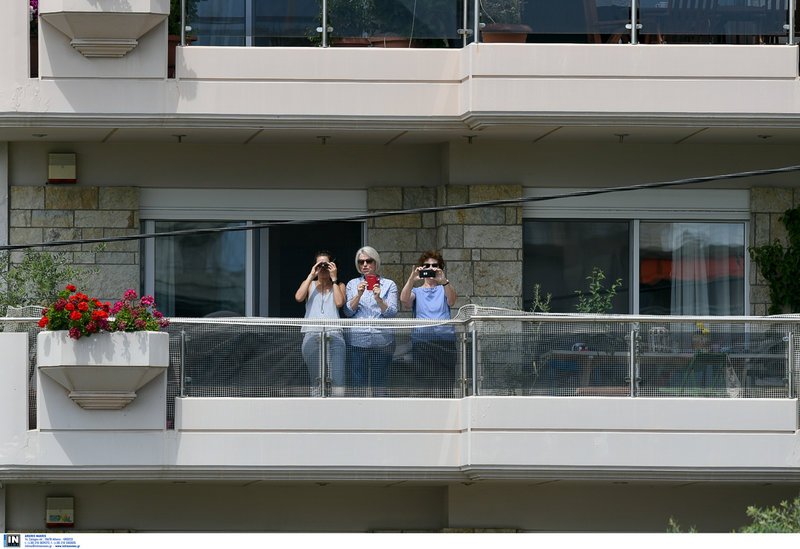 Ομάδα vegan κρέμασε πανό για τον πρίγκιπα Κάρολο -Γίνε vegan, σου πάει [εικόνες] | iefimerida.gr 2