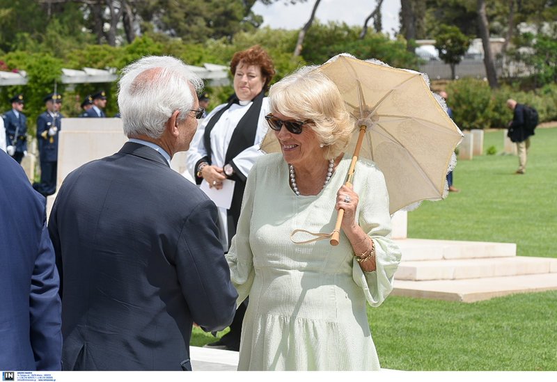 Στο συμμαχικό νεκροταφείο του Παλαιού Φαλήρου ο πρίγκιπας Κάρολος [εικόνες] | iefimerida.gr 1