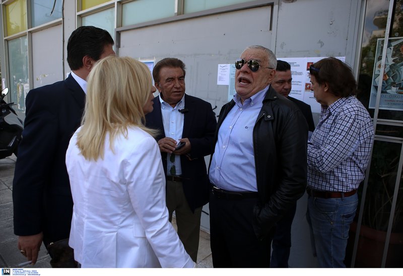 Στις κάλπες η ΝΔ -Ψηφίζουν για νομαρχιακές και τοπικές [εικόνες] | iefimerida.gr 10