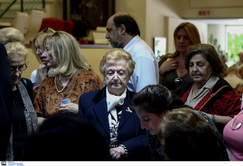 Στις κάλπες η ΝΔ -Ψηφίζουν για νομαρχιακές και τοπικές [εικόνες] | iefimerida.gr 13