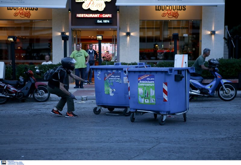 Πορεία αλληλεγγύης για την σφαγή αμάχων στην Παλαιστίνη -Πέταξαν πέτρες στα ΜΑΤ, έκαψαν σημαία του Ισραήλ [εικόνες & βίντεο]    | iefimerida.gr 14