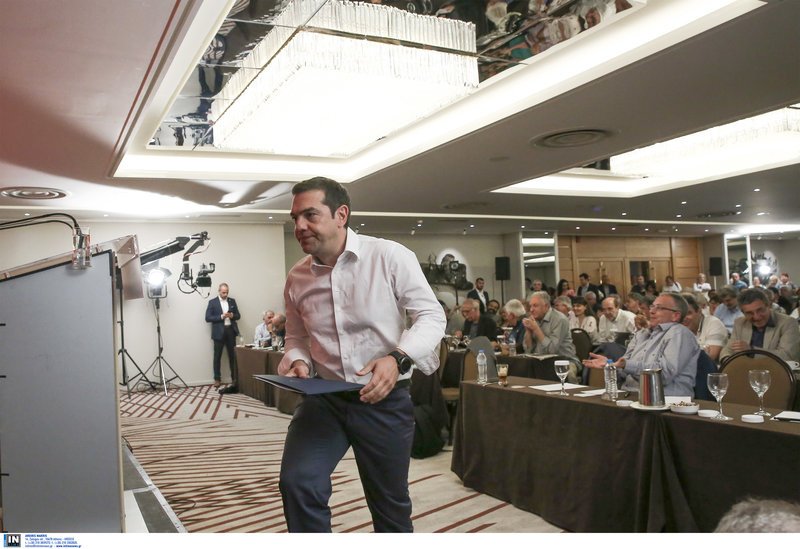 Τσίπρας αλά Κάρολος: Απόλαυσε φρέντο εσπρέσσο χωρίς καλαμάκι [εικόνες] | iefimerida.gr 4