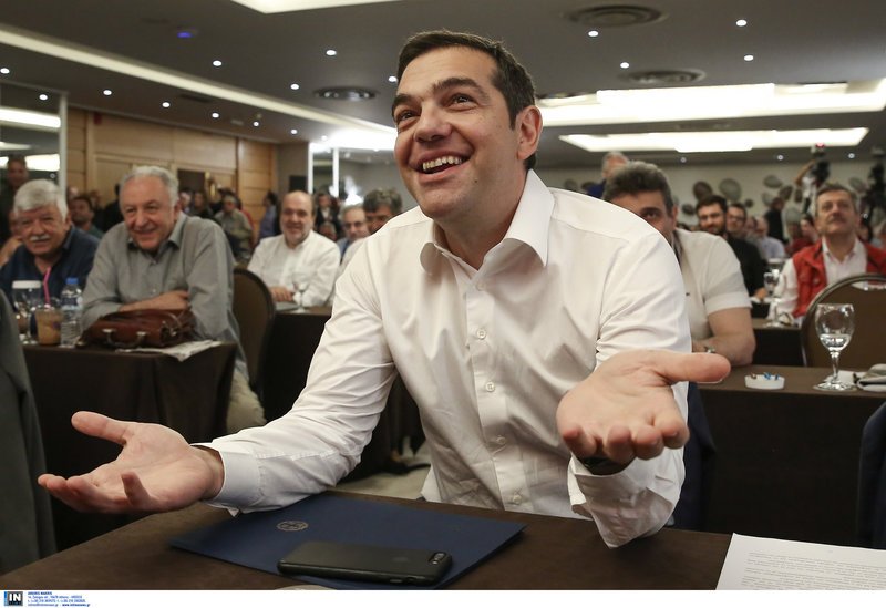 Τσίπρας αλά Κάρολος: Απόλαυσε φρέντο εσπρέσσο χωρίς καλαμάκι [εικόνες] | iefimerida.gr 5