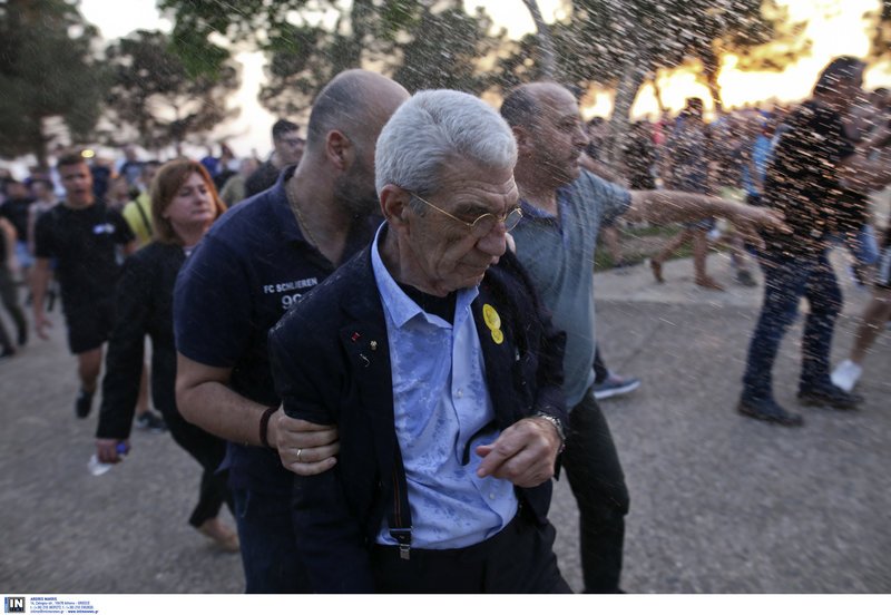 Αγρια επίθεση και ξύλο στον Μπουτάρη -Τον έριξαν κάτω [εικόνες & βίντεο] | iefimerida.gr 12