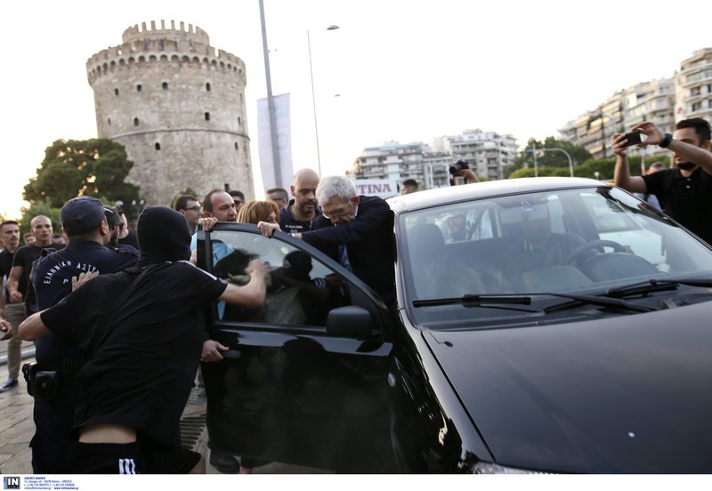 Αγρια επίθεση και ξύλο στον Μπουτάρη -Τον έριξαν κάτω [εικόνες & βίντεο] | iefimerida.gr 5