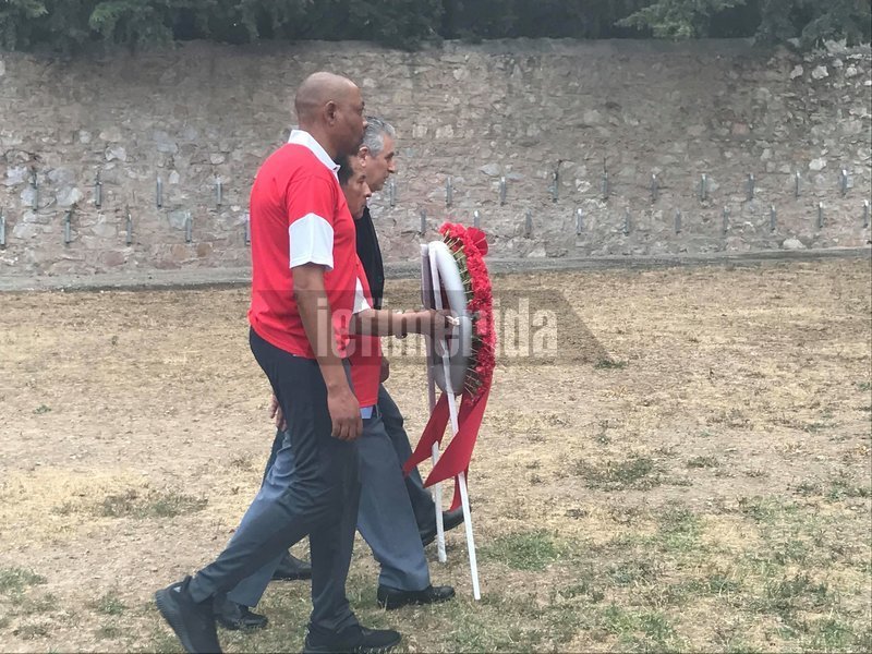 Συνδικάτα και Σέρβοι συνδικαλιστές κατέθεσαν στεφάνια στην Καισαριανή [εικόνες] | iefimerida.gr 8