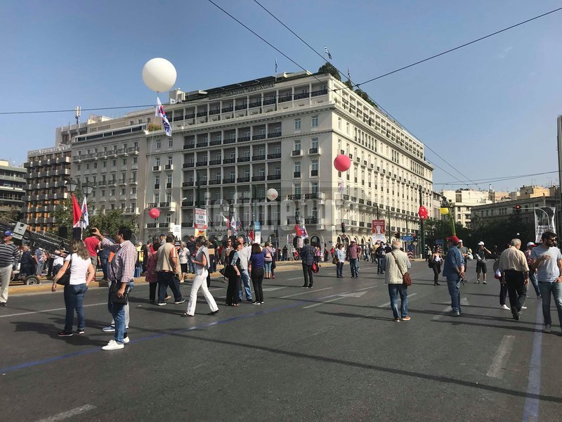 Οι πορείες για την Πρωτομαγιά -Με άρμα κατά του πολέμου οι διαδηλωτές προς την πρεσβεία των ΗΠΑ [εικόνες & βίντεο] | iefimerida.gr 3