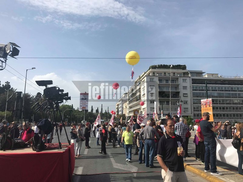 Οι πορείες για την Πρωτομαγιά -Με άρμα κατά του πολέμου οι διαδηλωτές προς την πρεσβεία των ΗΠΑ [εικόνες & βίντεο] | iefimerida.gr 5