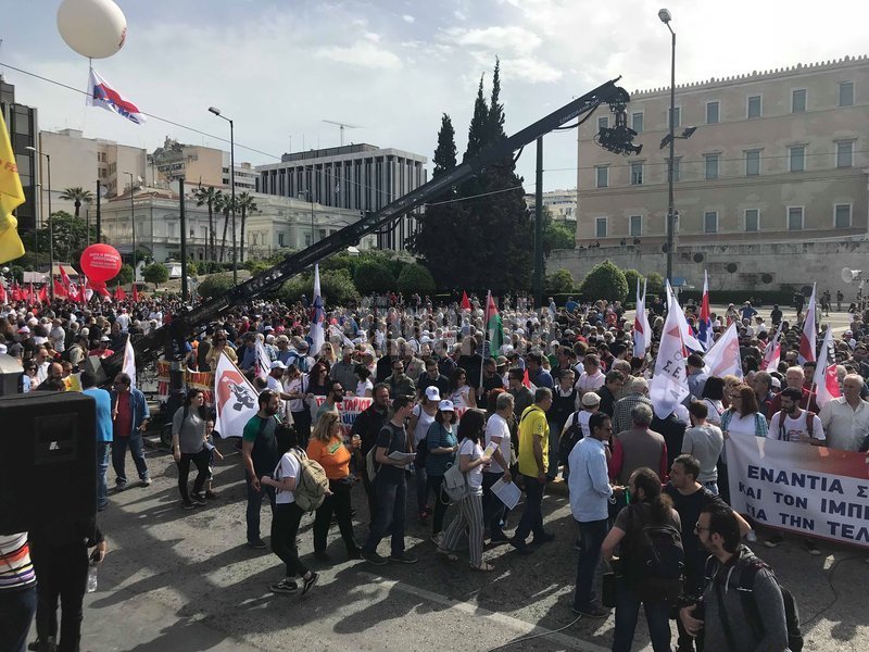 Οι πορείες για την Πρωτομαγιά -Με άρμα κατά του πολέμου οι διαδηλωτές προς την πρεσβεία των ΗΠΑ [εικόνες & βίντεο] | iefimerida.gr 11