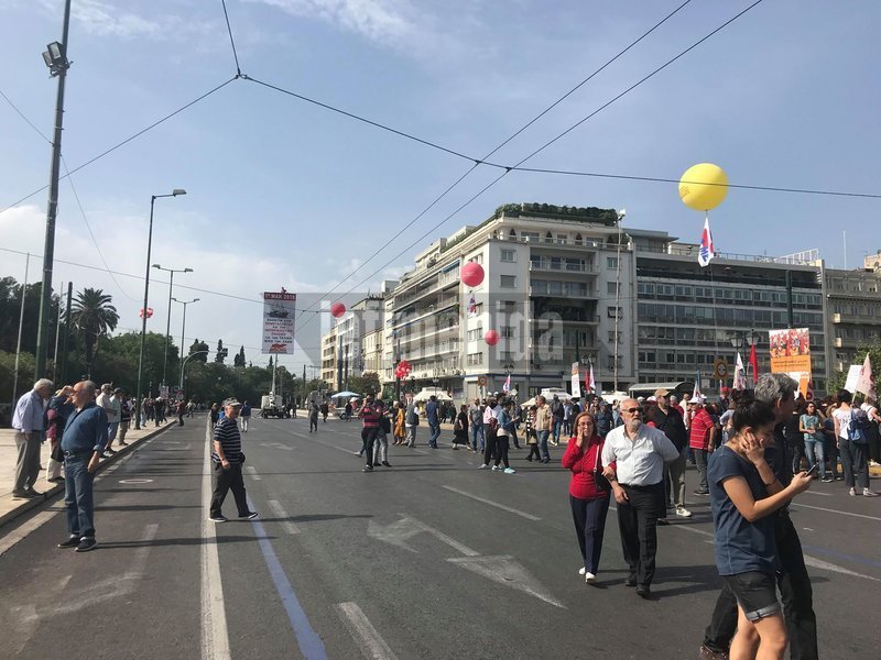 Οι πορείες για την Πρωτομαγιά -Με άρμα κατά του πολέμου οι διαδηλωτές προς την πρεσβεία των ΗΠΑ [εικόνες & βίντεο] | iefimerida.gr 1