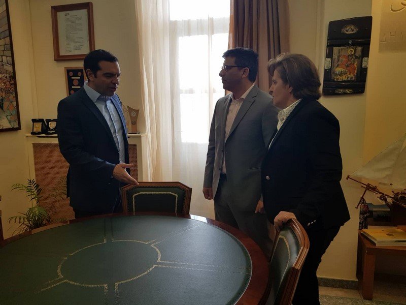  Στη Λήμνο ο Τσίπρας -Υποδοχή από 30 άτομα [εικόνες & βίντεο] | iefimerida.gr 5