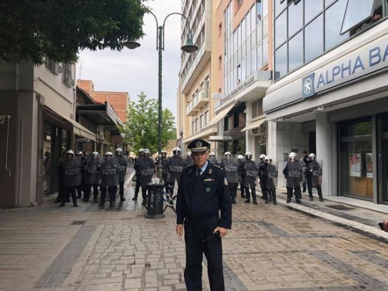 Eνταση στη Λάρισα από κτηνοτρόφους: Ανίκανος ο Αποστόλου, να παραιτηθεί [εικόνες & βίντεο] | iefimerida.gr 9