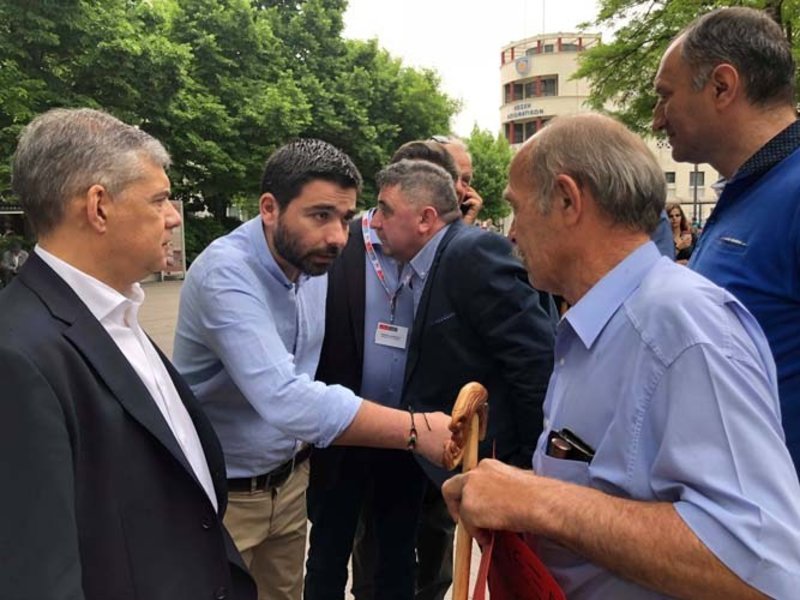 Eνταση στη Λάρισα από κτηνοτρόφους: Ανίκανος ο Αποστόλου, να παραιτηθεί [εικόνες & βίντεο] | iefimerida.gr 0