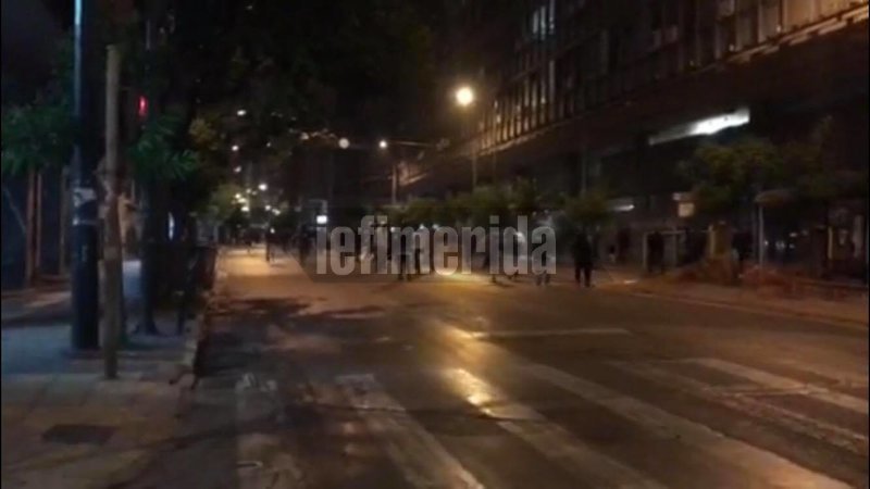 Νέα επεισόδια στην πλατεία Καραϊσκάκη -Επίθεση χούλιγκαν σε σύνδεσμο του ΠΑΟΚ [εικόνες & βίντεο] | iefimerida.gr 0