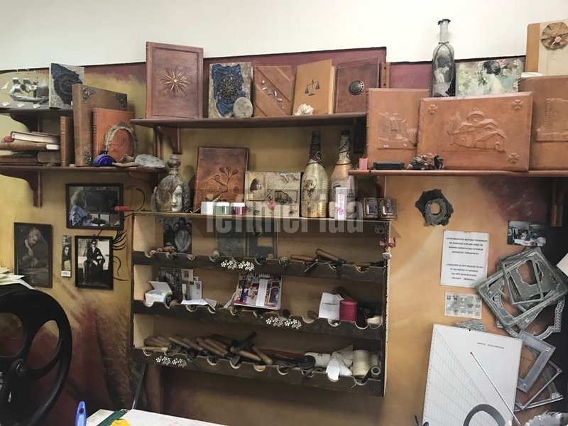 Βιβλία έργα τέχνης- Οι τελευταίοι βιβλιοδέτες της Αθήνας [εικόνες] | iefimerida.gr 2