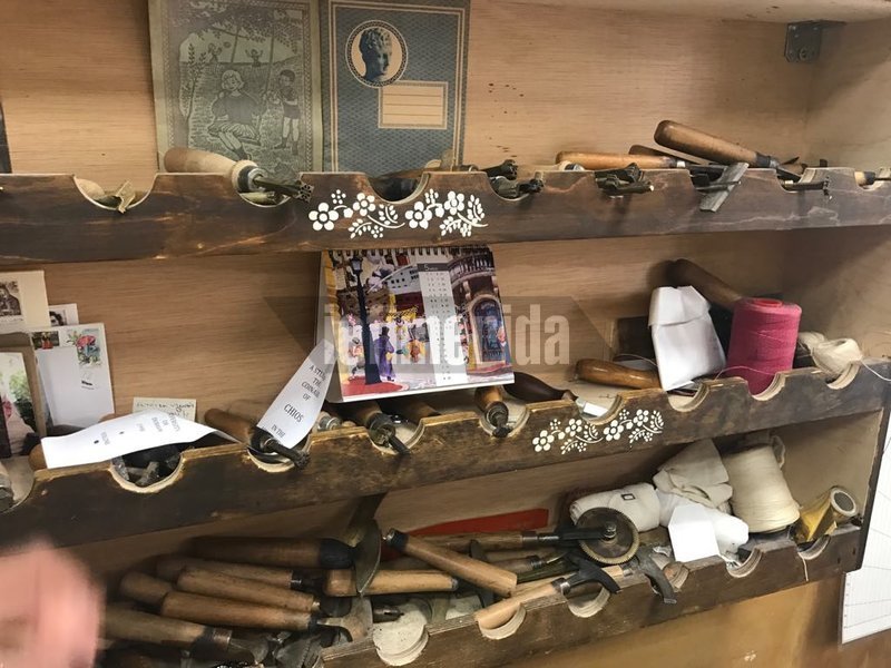 Βιβλία έργα τέχνης- Οι τελευταίοι βιβλιοδέτες της Αθήνας [εικόνες] | iefimerida.gr 9