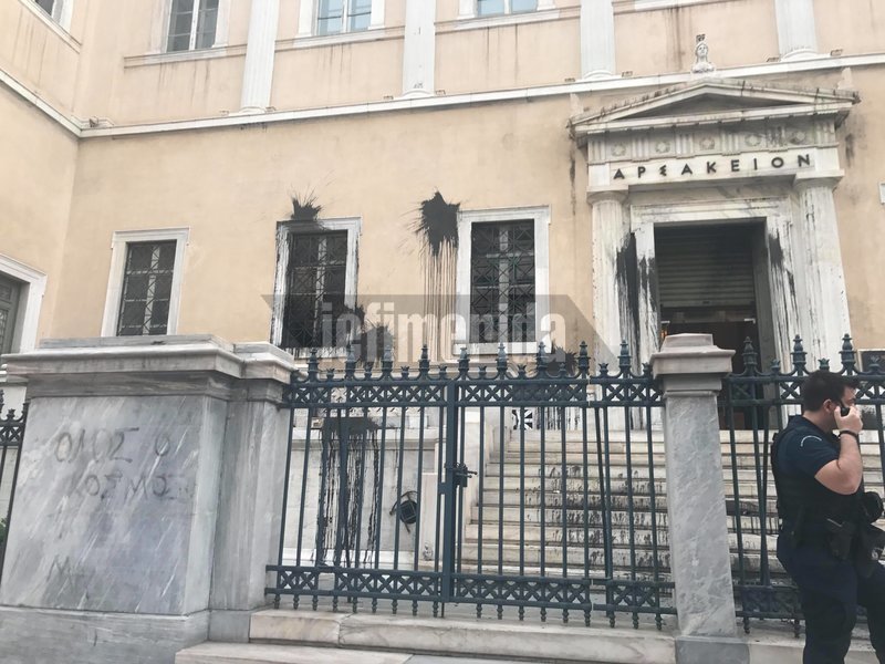 Επίθεση Ρουβίκωνα στο ΣτΕ -Την ώρα που συζητούσε το ασφαλιστικό [εικόνες & βίντεο] | iefimerida.gr 2