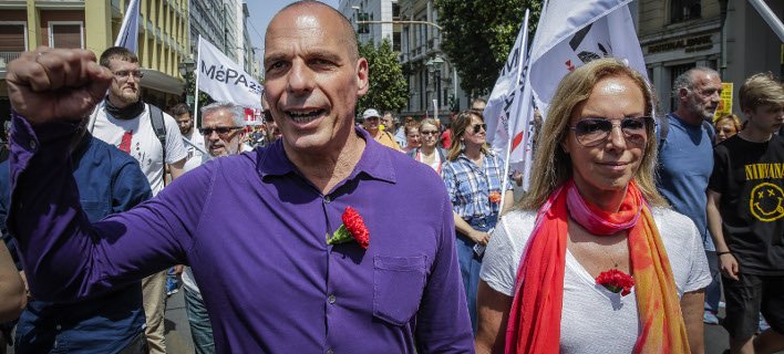 Βαρουφάκης-Δανάη Στράτου με κόκκινα γαρίφαλα στην πορεία της Πρωτομαγιάς [εικόνες &amp; βίντεο] | iefimerida.gr 5