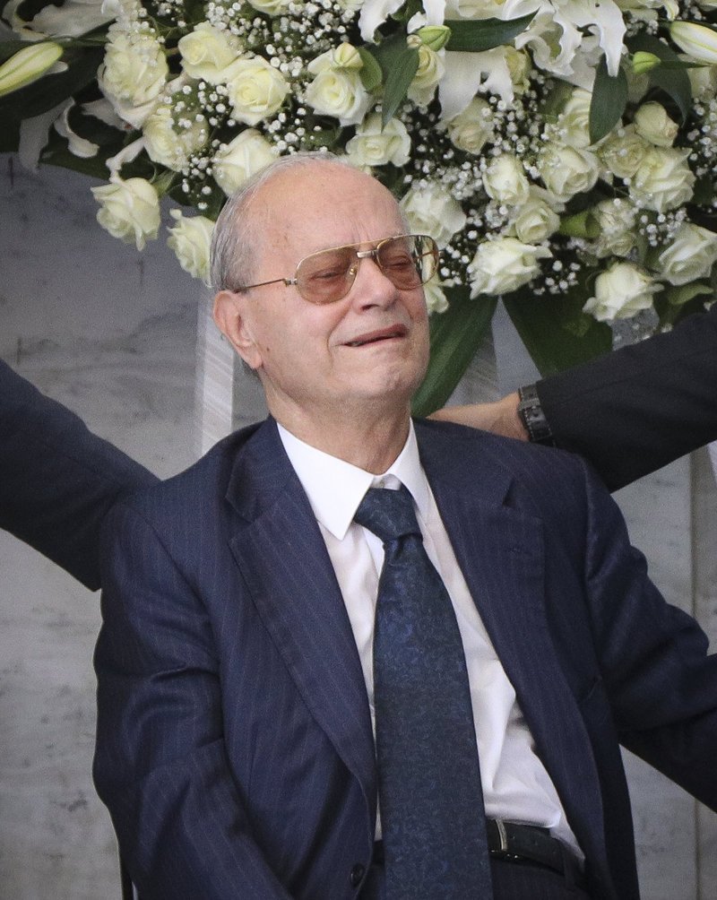 Θρήνος στην κηδεία του Κώστα Γιαννακόπουλου -«Λύγισε» ο αδερφός του Θανάσης [εικόνες] | iefimerida.gr 0