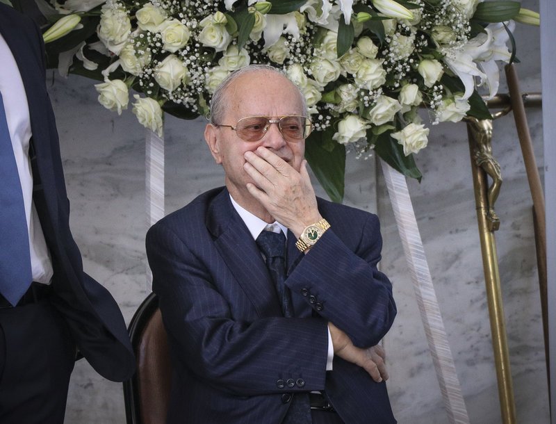 Θρήνος στην κηδεία του Κώστα Γιαννακόπουλου -«Λύγισε» ο αδερφός του Θανάσης [εικόνες] | iefimerida.gr 2