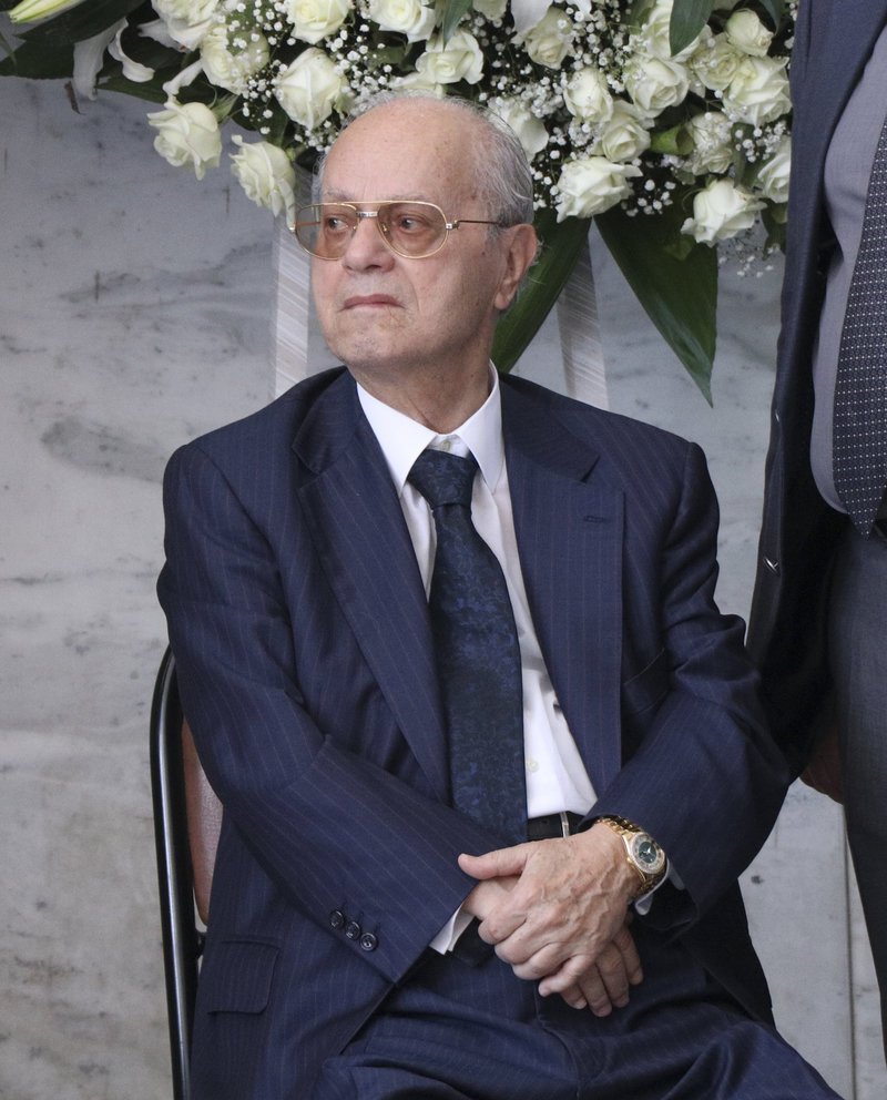 Θρήνος στην κηδεία του Κώστα Γιαννακόπουλου -«Λύγισε» ο αδερφός του Θανάσης [εικόνες] | iefimerida.gr 3