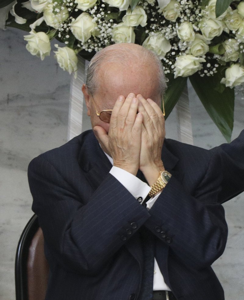 Θρήνος στην κηδεία του Κώστα Γιαννακόπουλου -«Λύγισε» ο αδερφός του Θανάσης [εικόνες] | iefimerida.gr 4