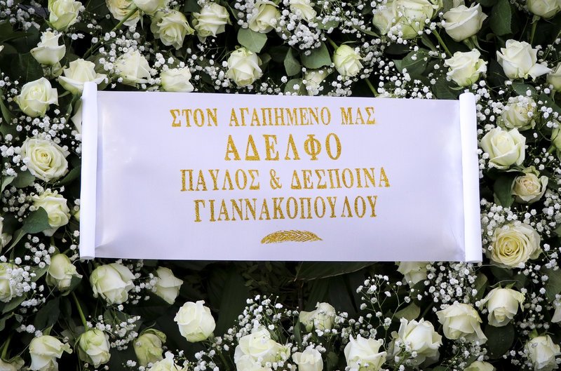 Θρήνος στην κηδεία του Κώστα Γιαννακόπουλου -«Λύγισε» ο αδερφός του Θανάσης [εικόνες] | iefimerida.gr 9