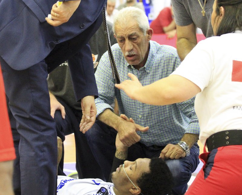 «Πάγωσαν» στην Αμαλιάδα: Κατέρρευσε στο παρκέ ο Κάρσον [εικόνες & βίντεο] | iefimerida.gr 1