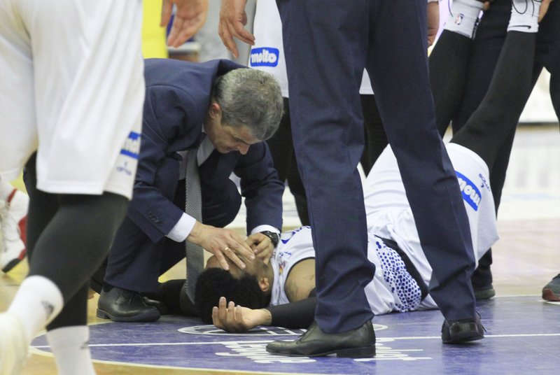 «Πάγωσαν» στην Αμαλιάδα: Κατέρρευσε στο παρκέ ο Κάρσον [εικόνες & βίντεο] | iefimerida.gr 0